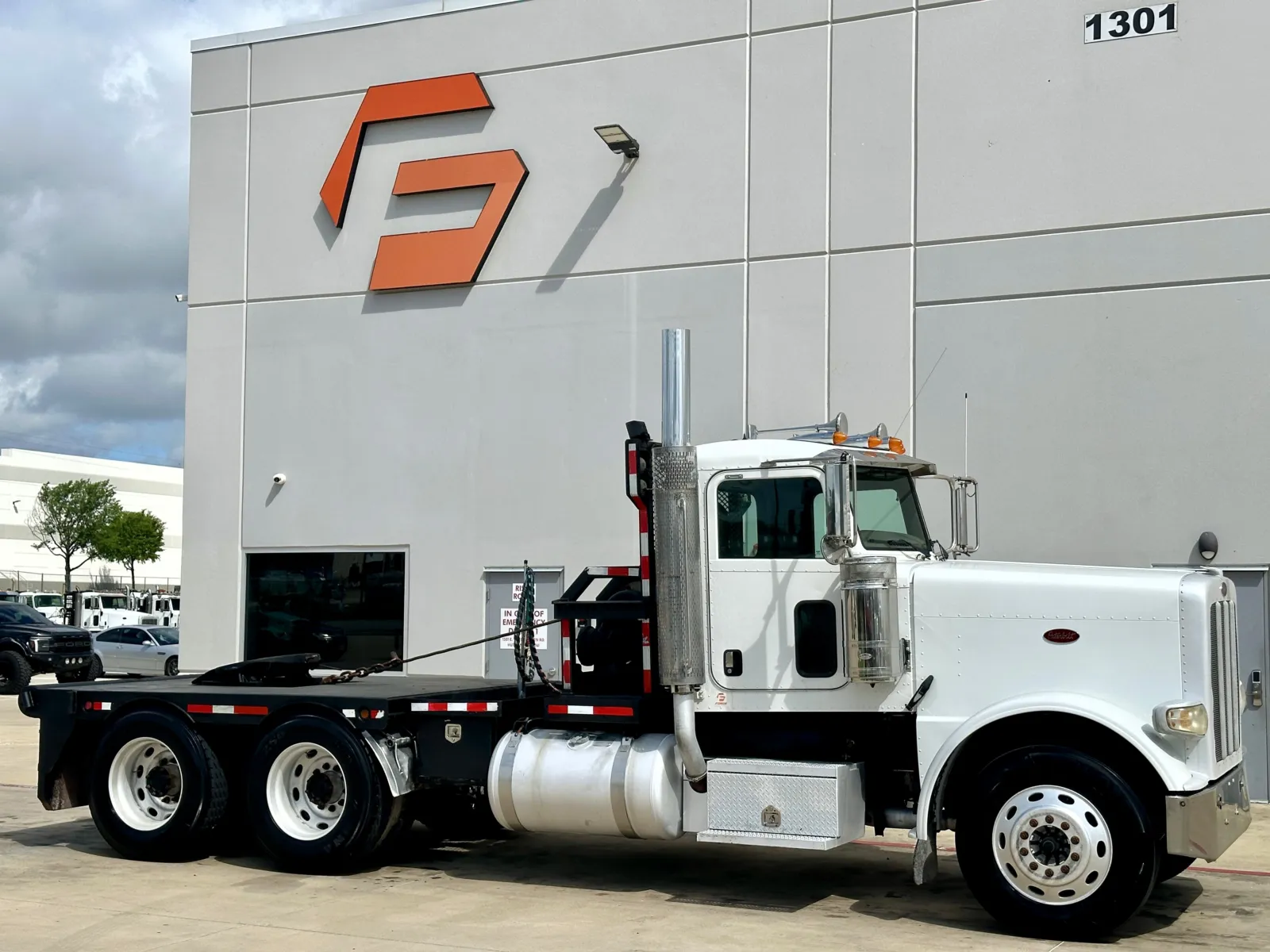 2009 PETERBILT 388 for sale in Hutchins, TX