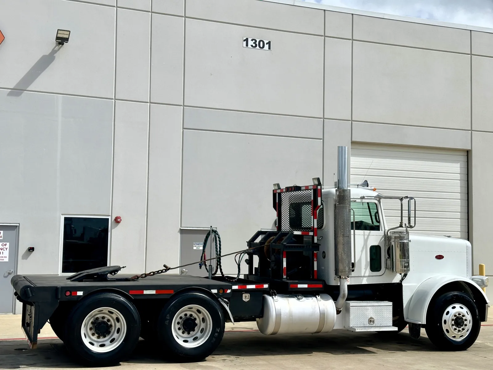 2009 Peterbilt 388 in Hutchins, TX — photo 5