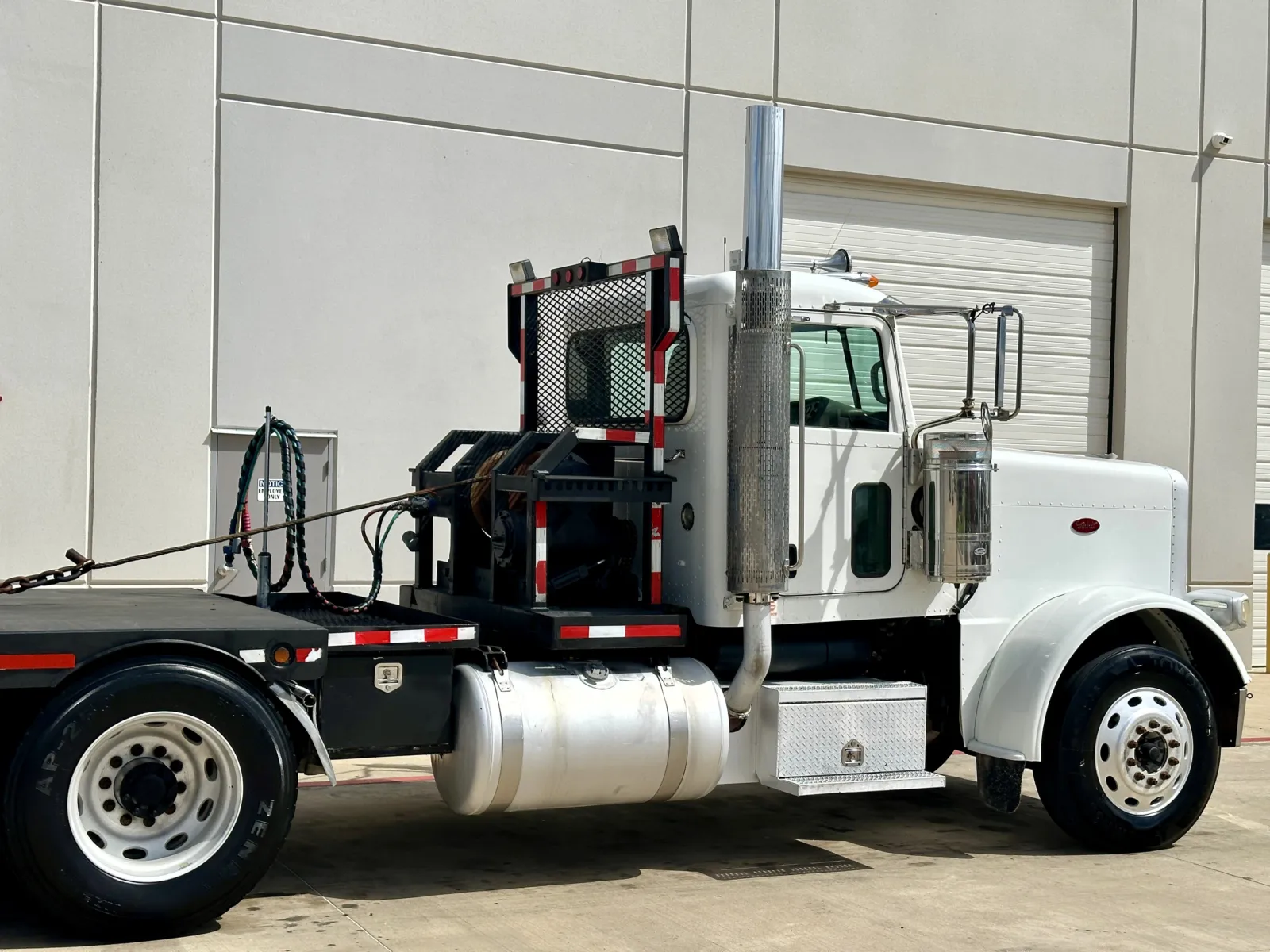 2009 Peterbilt 388 in Hutchins, TX — photo 7