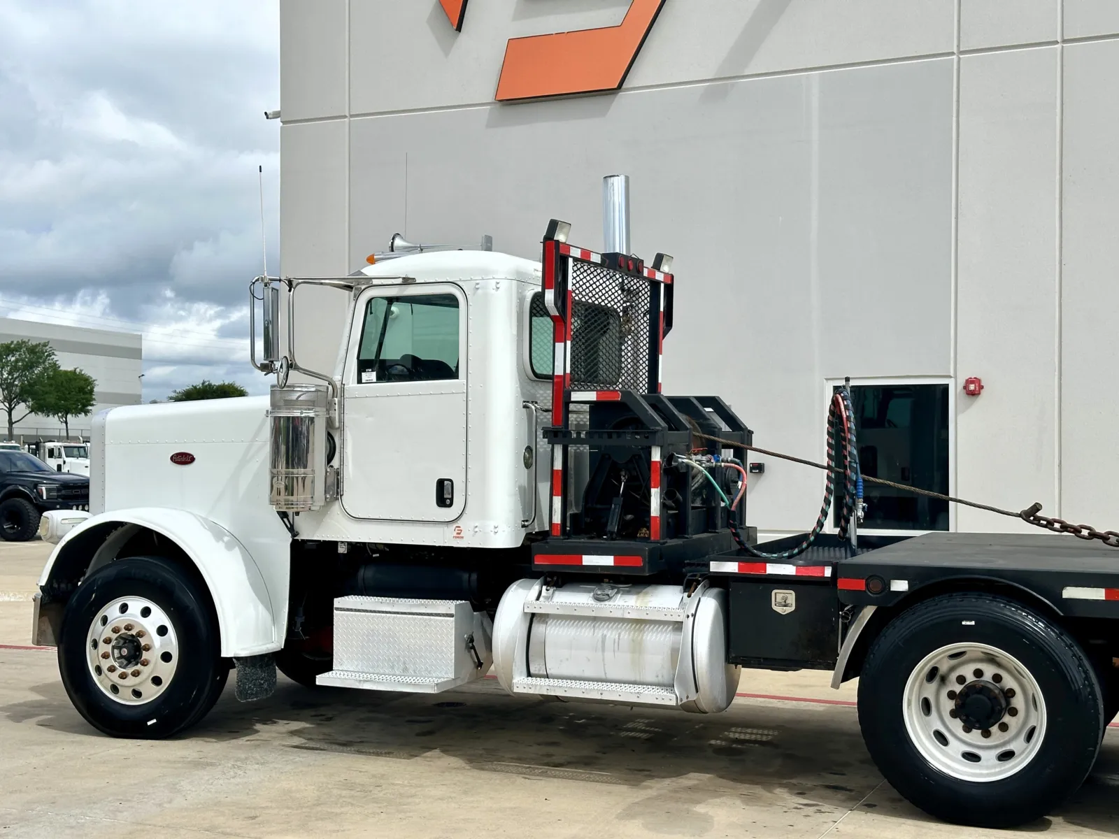 2009 Peterbilt 388 in Hutchins, TX — photo 8