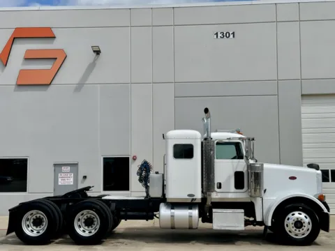 Another view of 2006 PETERBILT 378 for sale in Hutchins, TX at Forge Truck Centers - Texas