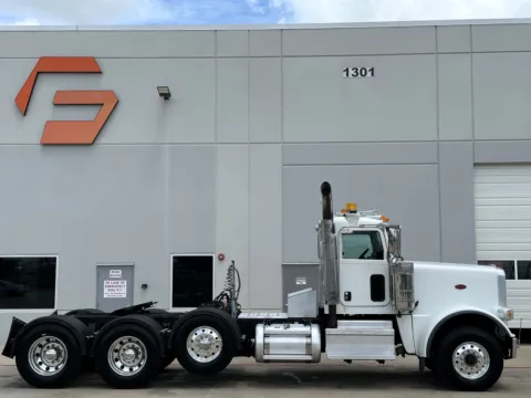 Another view of 2018 PETERBILT 389 for sale in Hutchins, TX at Forge Truck Centers - Texas