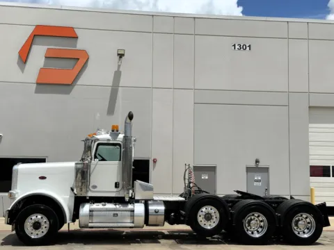 More photos of 2018 PETERBILT 389 at Forge Truck Centers - Texas, TX