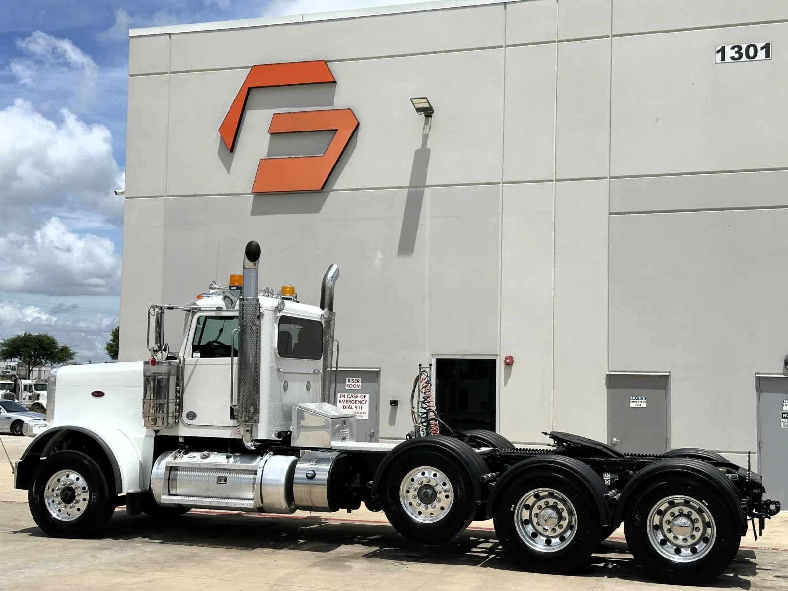 2018 Peterbilt 389 in Hutchins, TX — photo 6