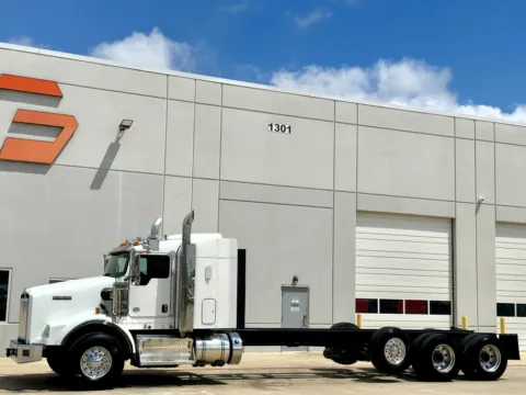 Photos of 2016 KENWORTH T800 for sale in Hutchins, TX at Forge Truck Centers - Texas