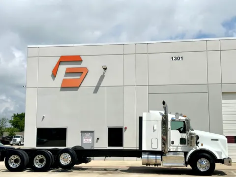 Another view of 2016 KENWORTH T800 for sale in Hutchins, TX at Forge Truck Centers - Texas