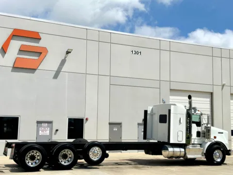 More photos of 2016 KENWORTH T800 at Forge Truck Centers - Texas, TX