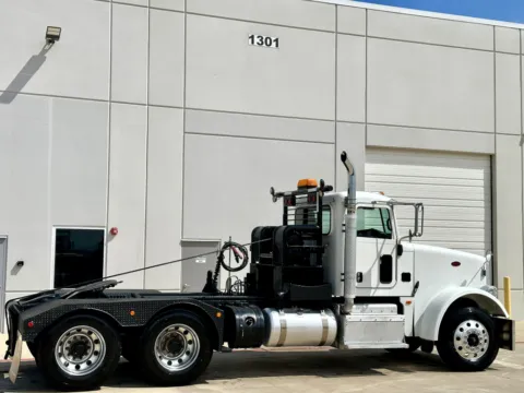 More photos of 2015 PETERBILT 367 at Forge Truck Centers - Texas, TX