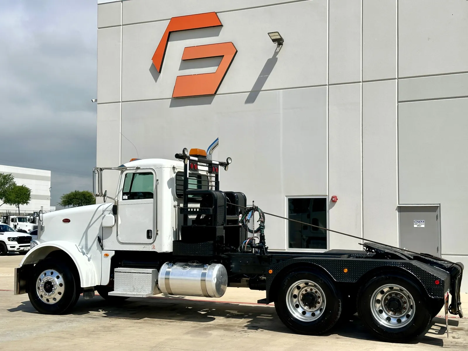 2015 Peterbilt 367 in Hutchins, TX — photo 6