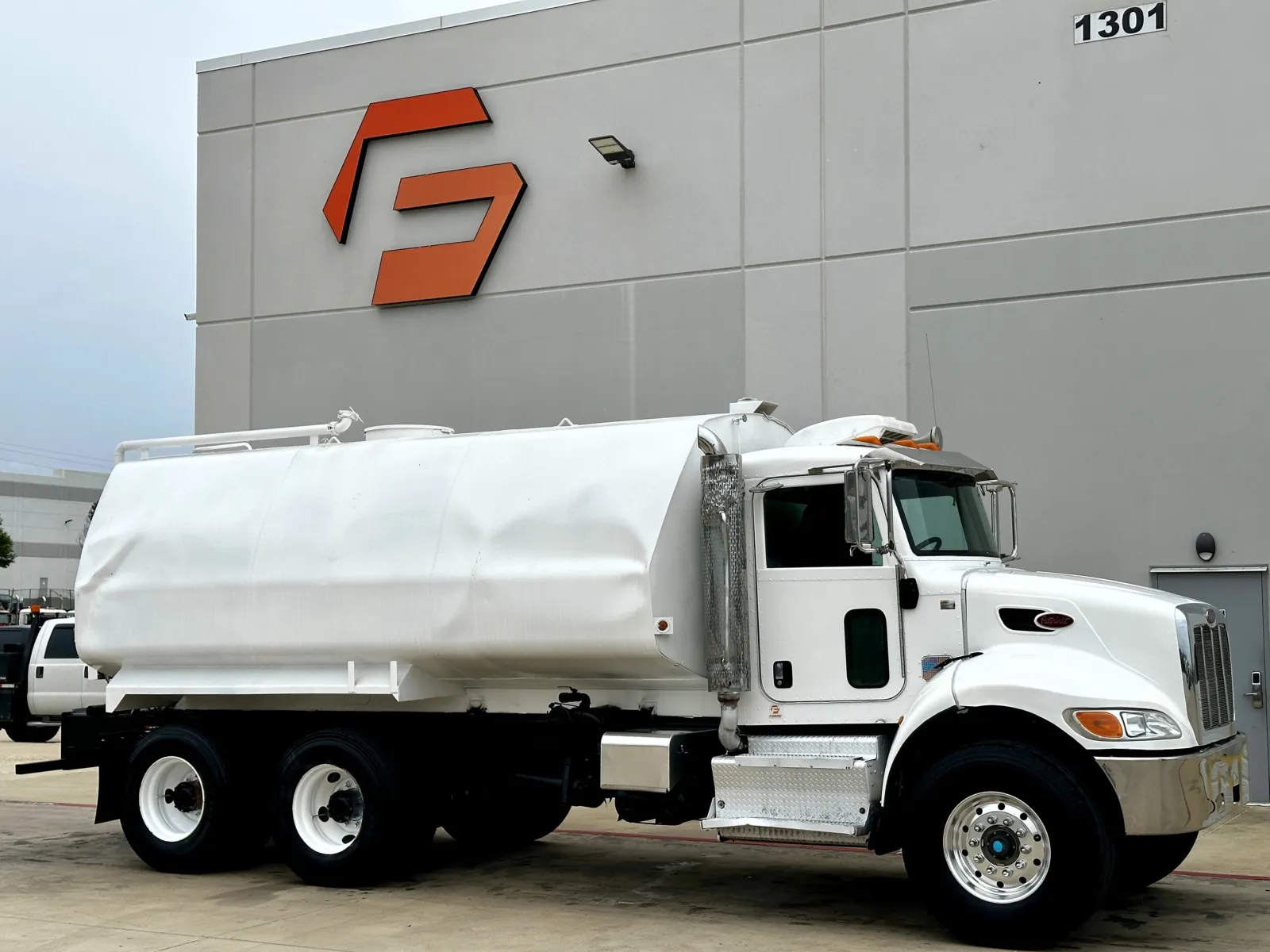 2015 PETERBILT 348 for sale in Hutchins, TX