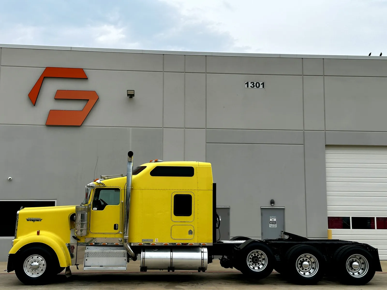 2004 Kenworth W900 in Hutchins, TX — photo 4