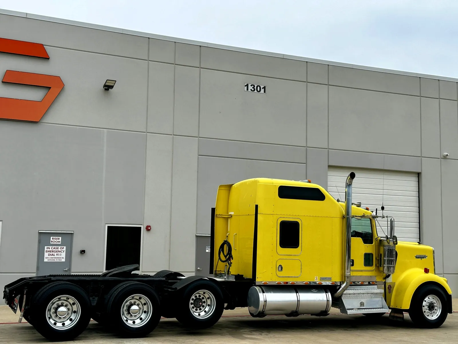 2004 Kenworth W900 in Hutchins, TX — photo 5
