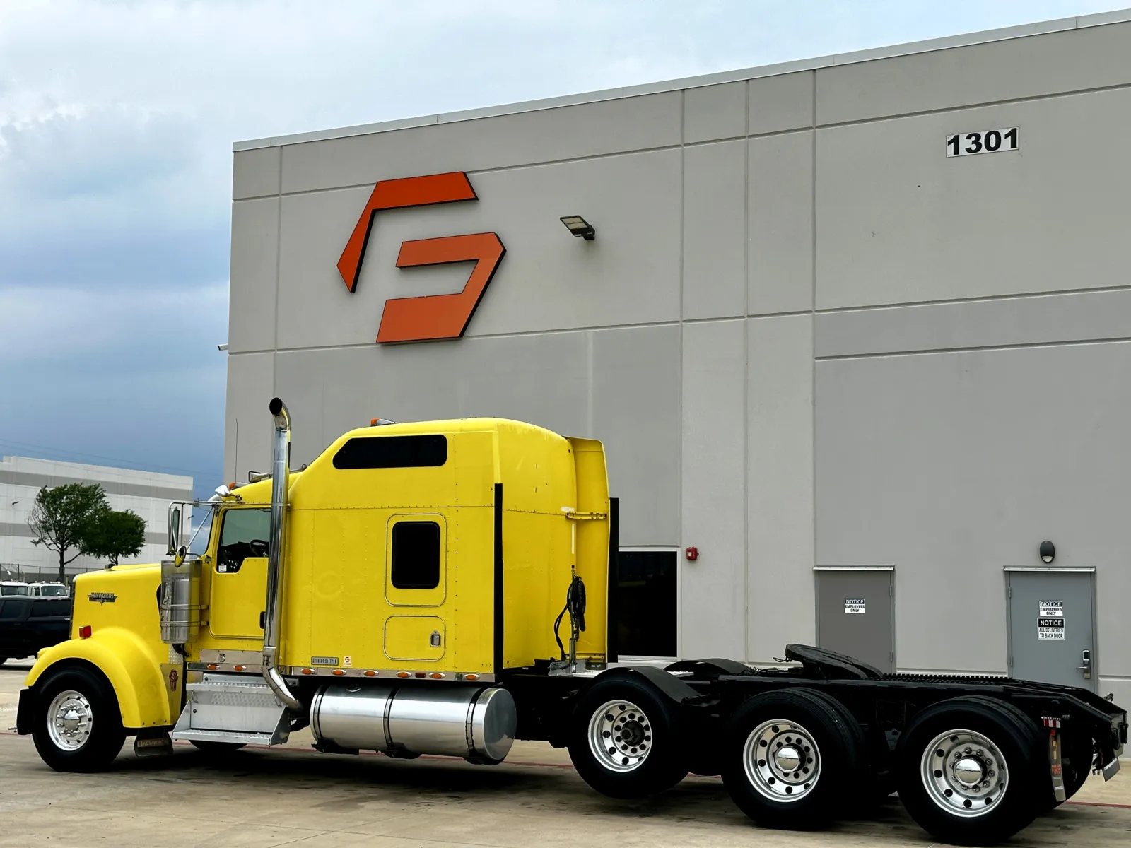 2004 Kenworth W900 in Hutchins, TX — photo 6