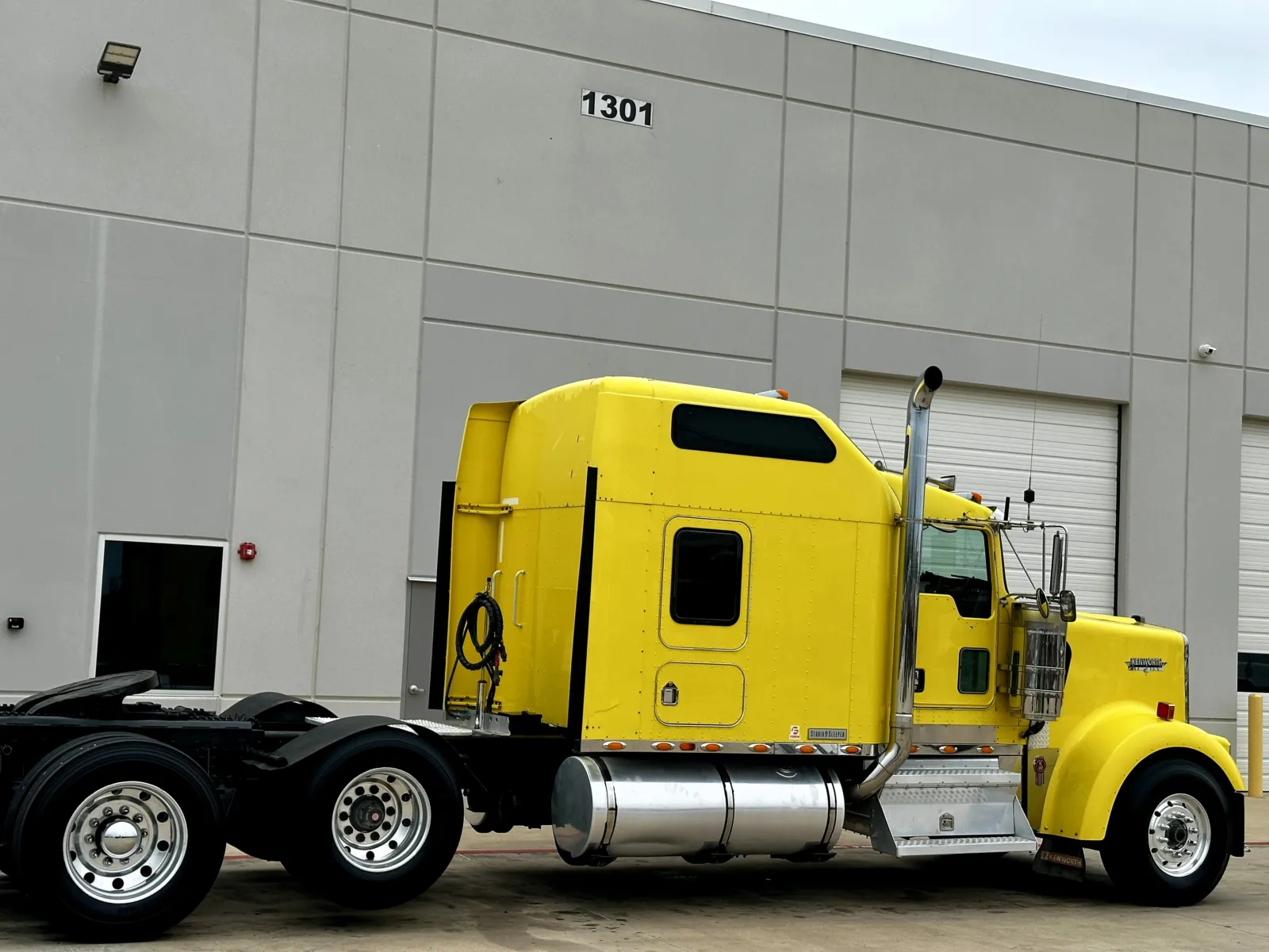 2004 Kenworth W900 in Hutchins, TX — photo 7