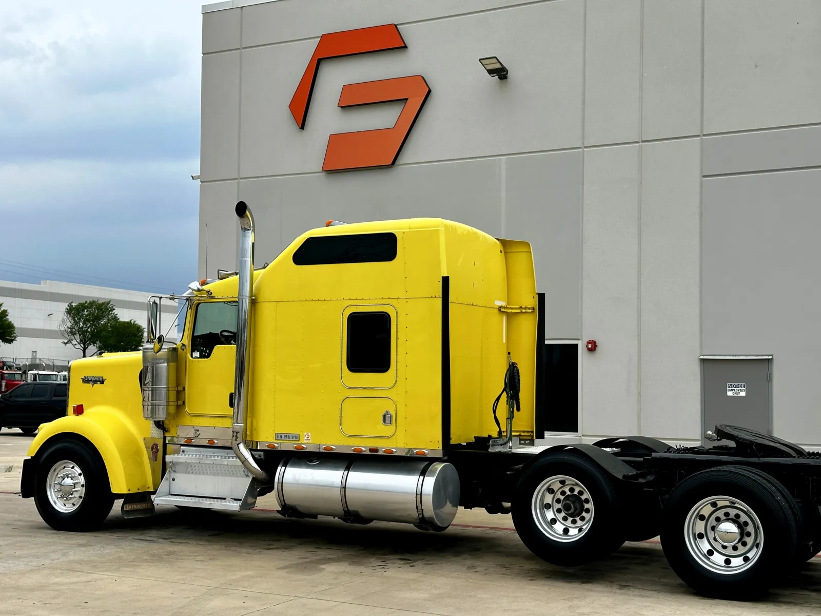 2004 Kenworth W900 in Hutchins, TX — photo 8