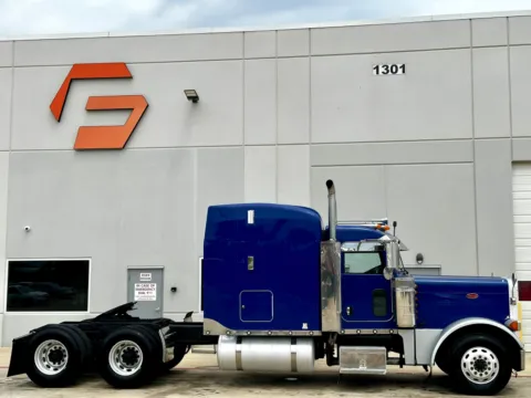 Another view of 2006 PETERBILT 379 for sale in Hutchins, TX at Forge Truck Centers - Texas