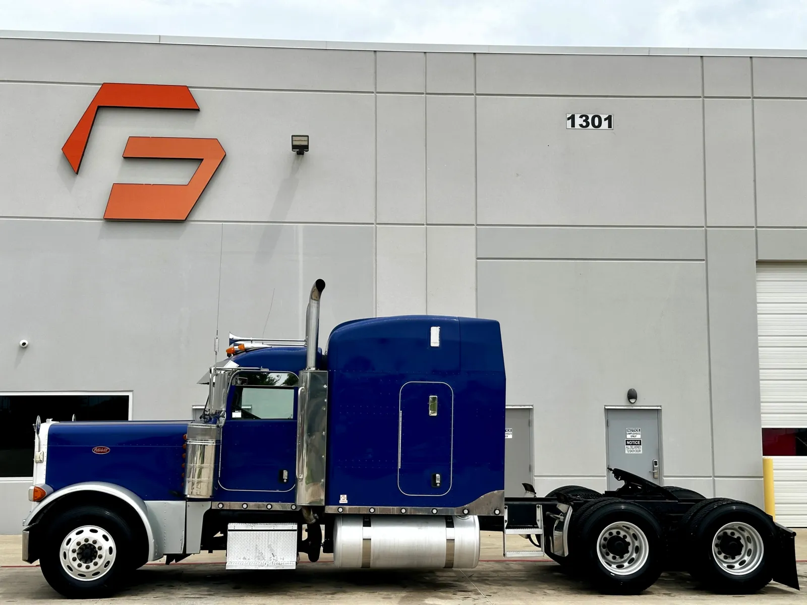 2006 Peterbilt 379 in Hutchins, TX — photo 4