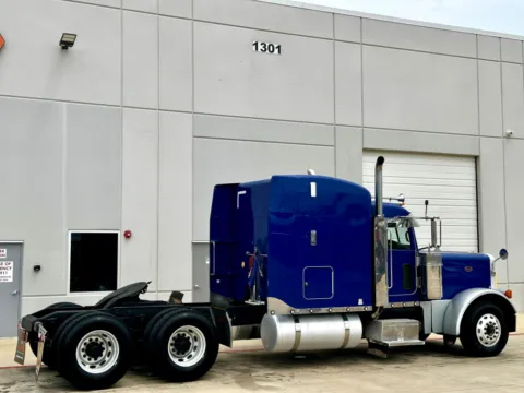 More photos of 2006 PETERBILT 379 at Forge Truck Centers - Texas, TX