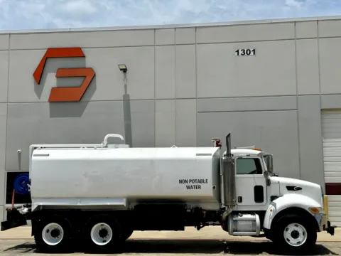 Another view of 2006 PETERBILT 335 for sale in Hutchins, TX at Forge Truck Centers - Texas