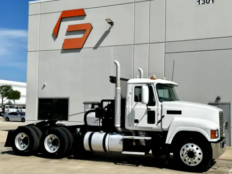 2012 MACK CHU613 for sale in Hutchins, TX