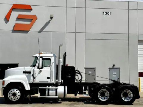 More photos of 2012 MACK CHU613 at Forge Truck Centers - Texas, TX