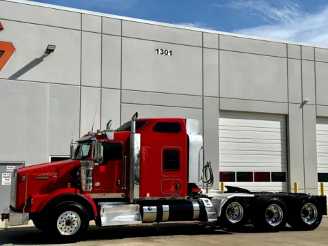 Photos of 2015 KENWORTH T800 for sale in Hutchins, TX at Forge Truck Centers - Texas