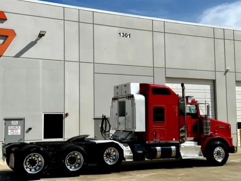 More photos of 2015 KENWORTH T800 at Forge Truck Centers - Texas, TX