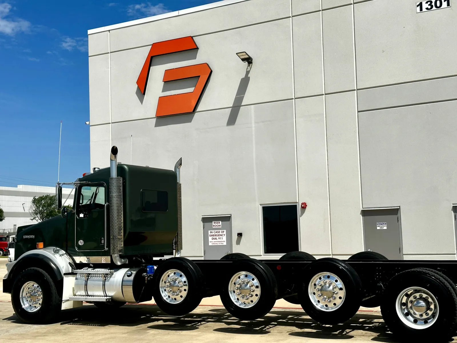 2022 Kenworth T800 in Hutchins, TX — photo 8