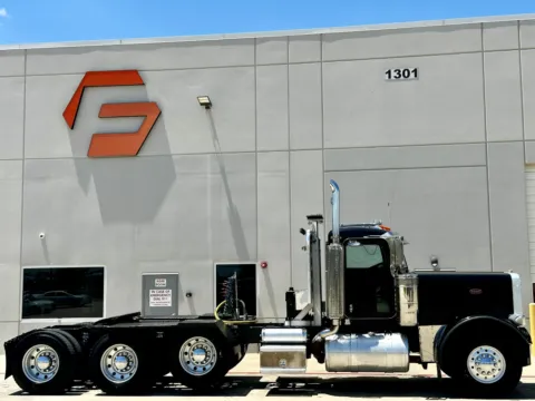Another view of 2005 PETERBILT 379 for sale in Hutchins, TX at Forge Truck Centers - Texas