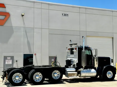 More photos of 2005 PETERBILT 379 at Forge Truck Centers - Texas, TX