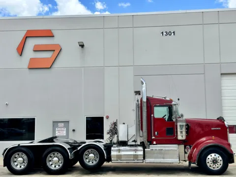 Another view of 2016 KENWORTH W900 for sale in Hutchins, TX at Forge Truck Centers - Texas