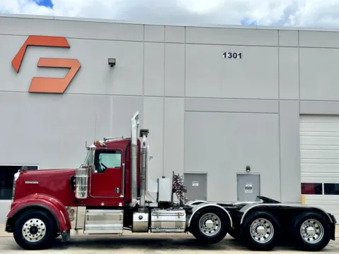 More photos of 2016 KENWORTH W900 at Forge Truck Centers - Texas, TX