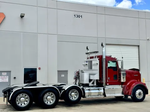 More photos of 2016 KENWORTH W900 at Forge Truck Centers - Texas, TX