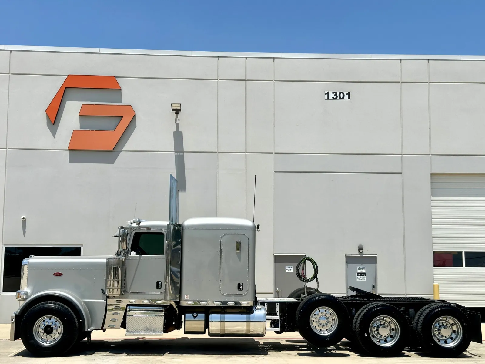 2020 Peterbilt 389 in Hutchins, TX — photo 4