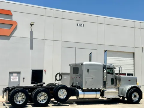 More photos of 2020 PETERBILT 389 at Forge Truck Centers - Texas, TX