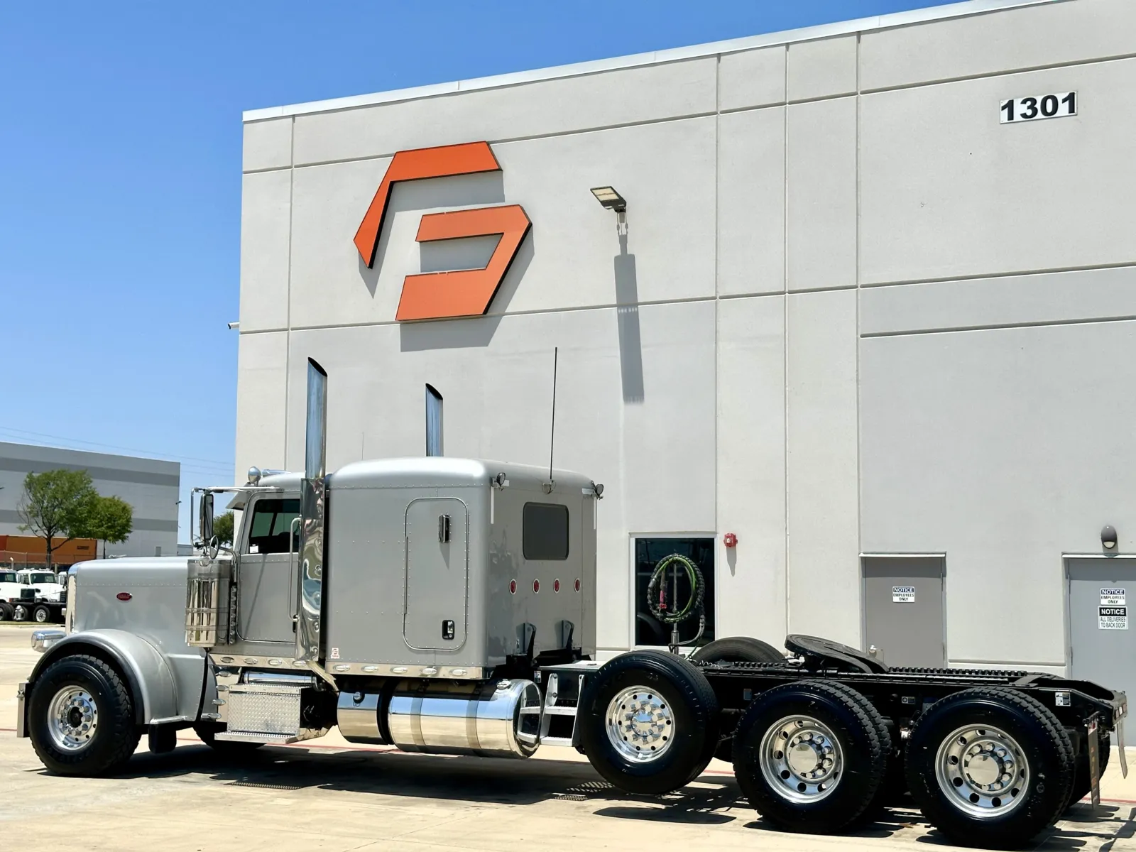 2020 Peterbilt 389 in Hutchins, TX — photo 6