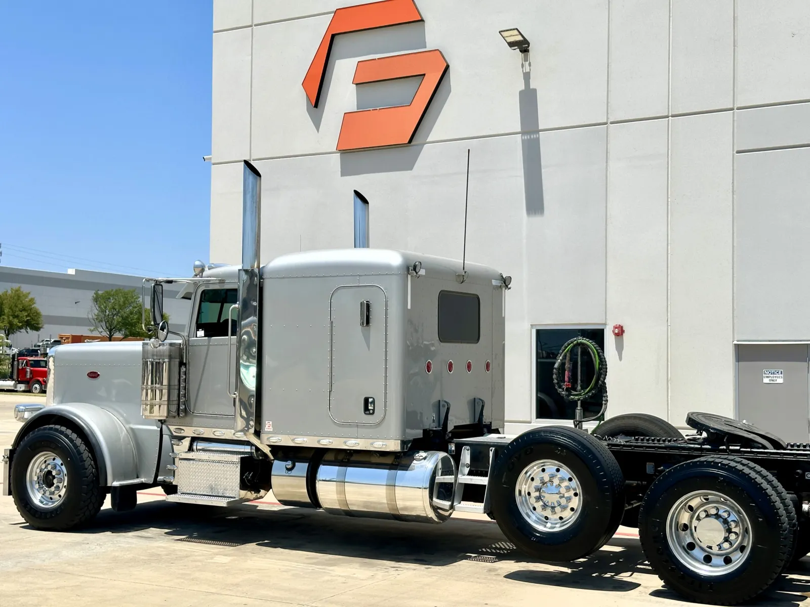 2020 Peterbilt 389 in Hutchins, TX — photo 8