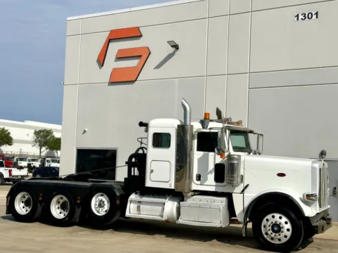 2013 PETERBILT 388 for sale in Hutchins, TX