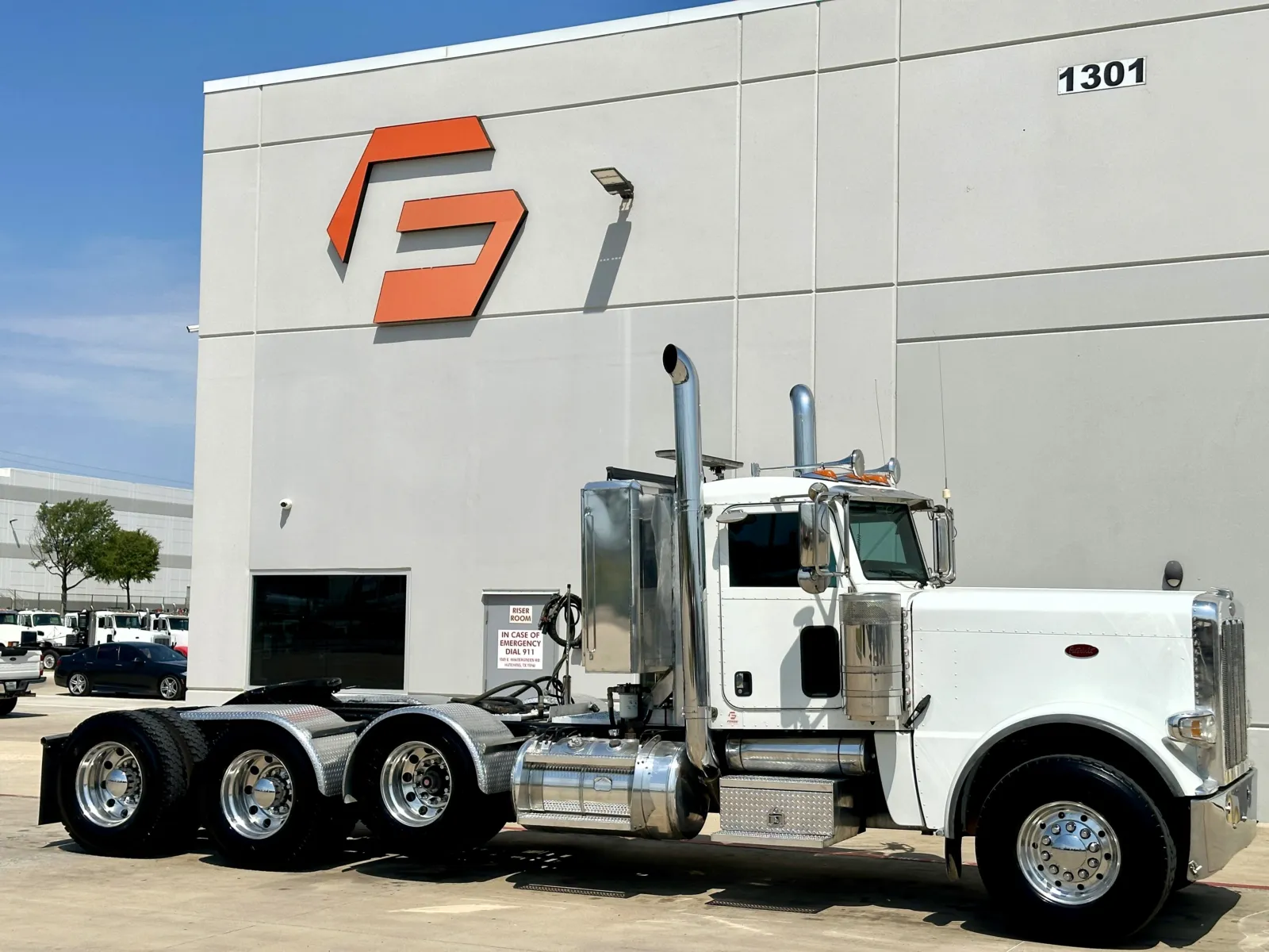 2017 Peterbilt 389 in Hutchins, TX