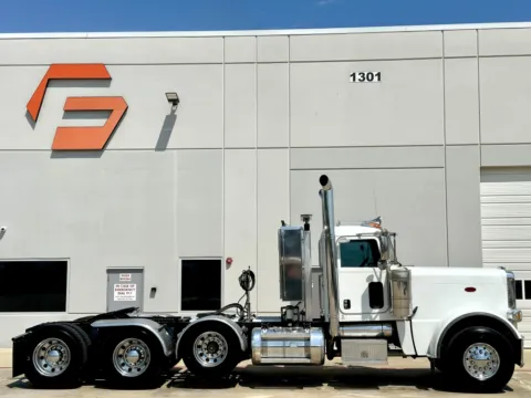 Another view of 2017 PETERBILT 389 for sale in Hutchins, TX at Forge Truck Centers - Texas