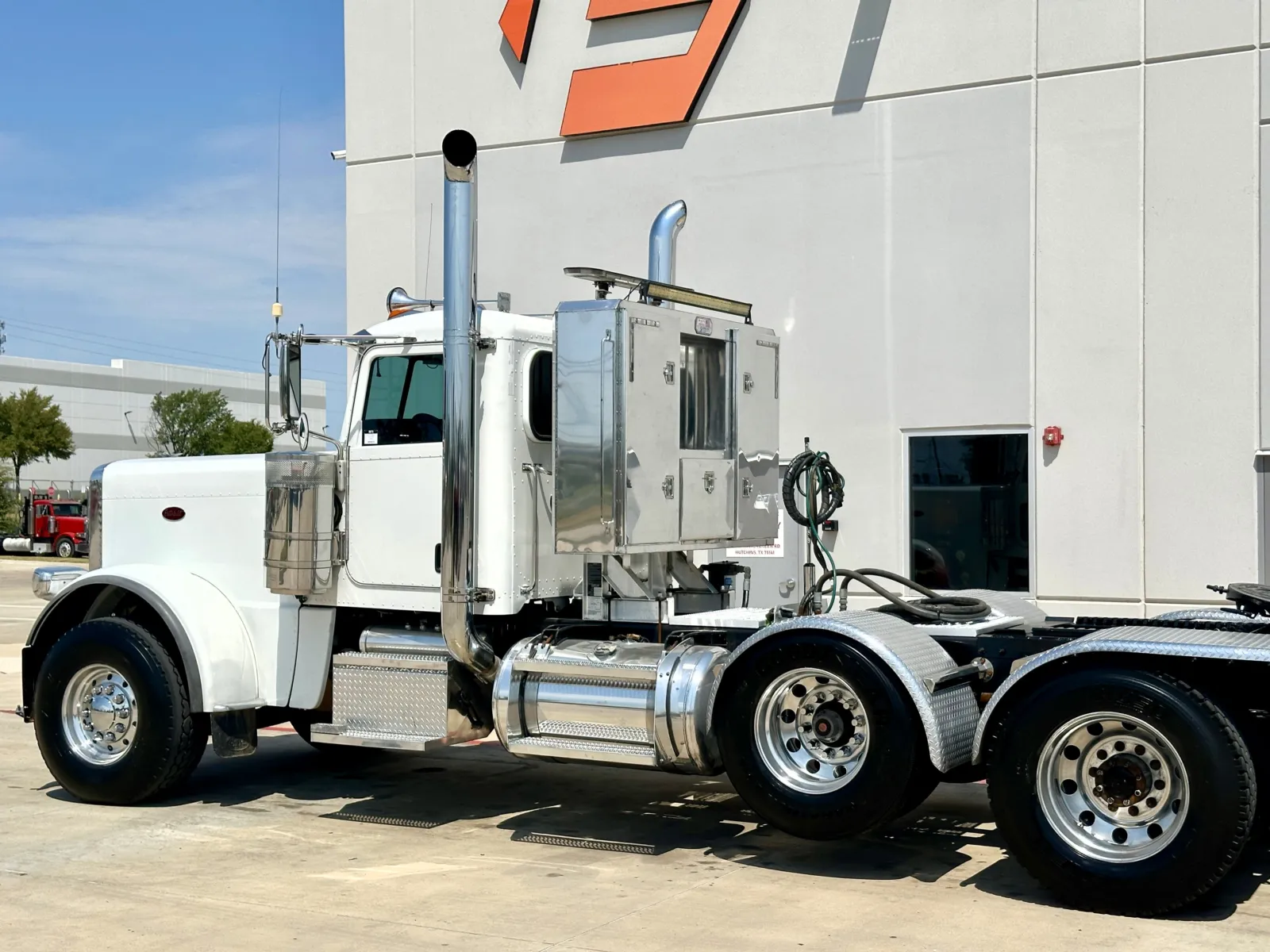 2017 Peterbilt 389 in Hutchins, TX — photo 8