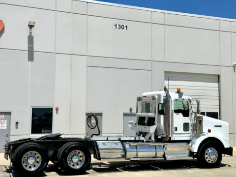 More photos of 2009 KENWORTH T800 at Forge Truck Centers - Texas, TX