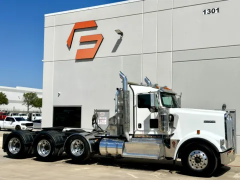 2016 KENWORTH W900 for sale in Hutchins, TX