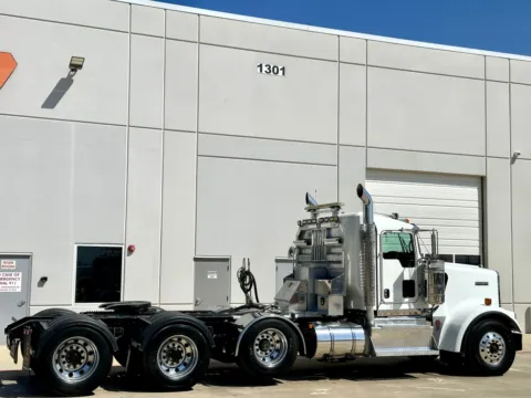 More photos of 2016 KENWORTH W900 at Forge Truck Centers - Texas, TX