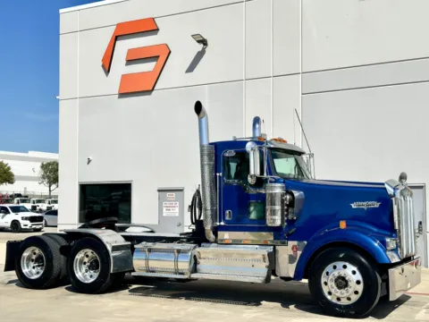 2009 KENWORTH W900 for sale in Hutchins, TX