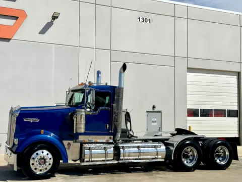 Photos of 2009 KENWORTH W900 for sale in Hutchins, TX at Forge Truck Centers - Texas