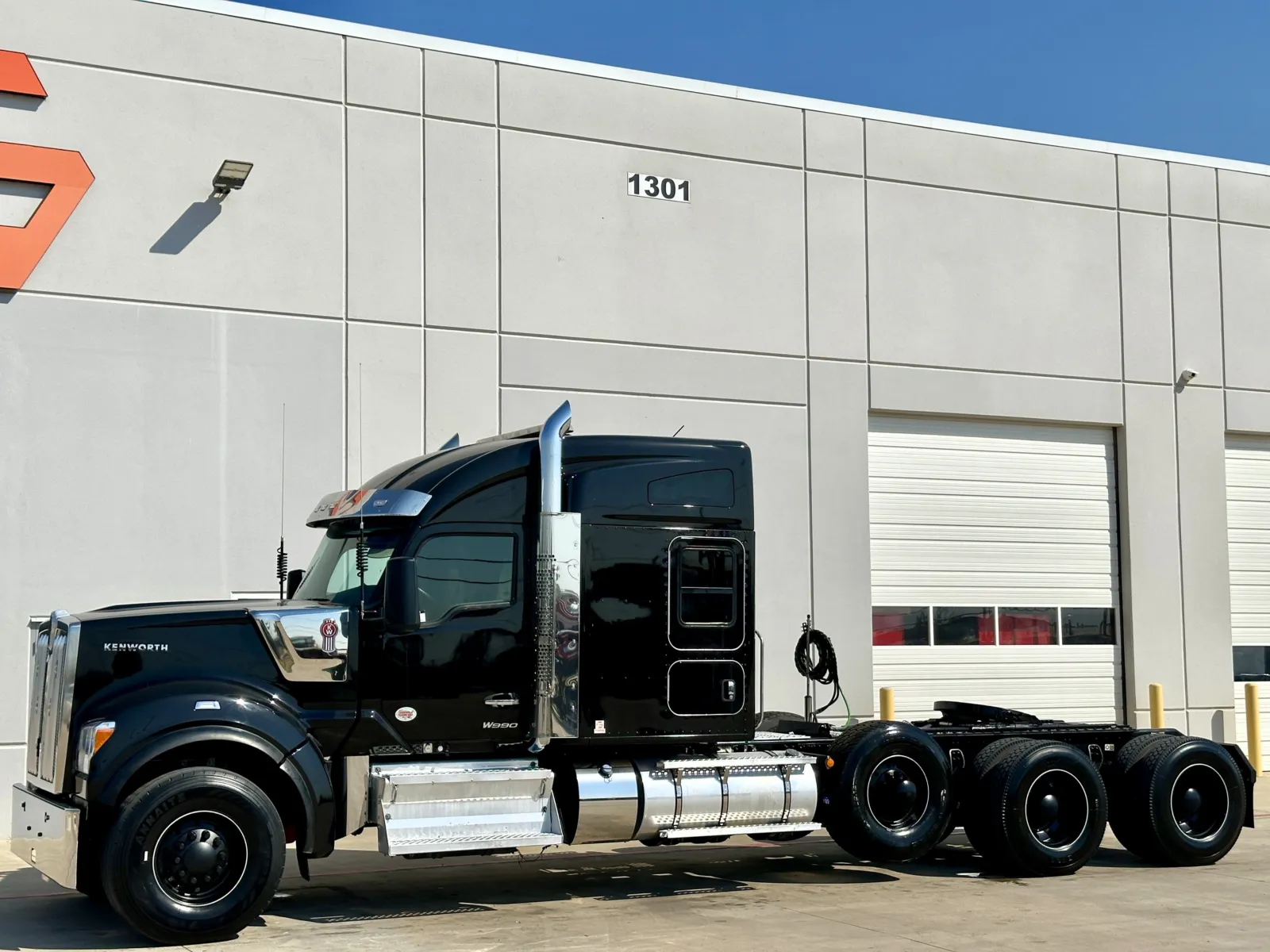 2025 Kenworth W990 in Hutchins, TX — photo 2