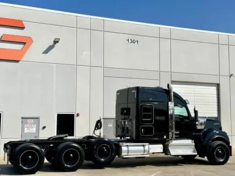 More photos of 2025 KENWORTH W990 at Forge Truck Centers - Texas, TX