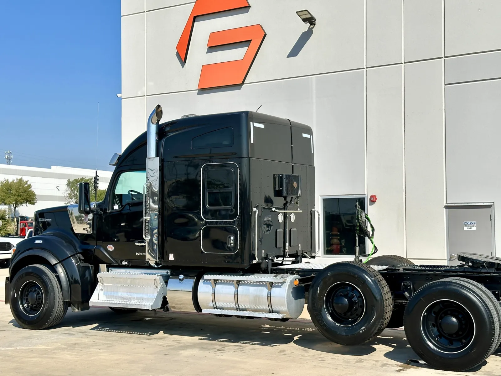 2025 Kenworth W990 in Hutchins, TX — photo 8