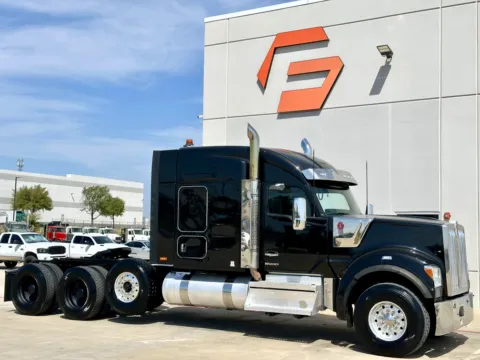2025 KENWORTH W990 for sale in Hutchins, TX